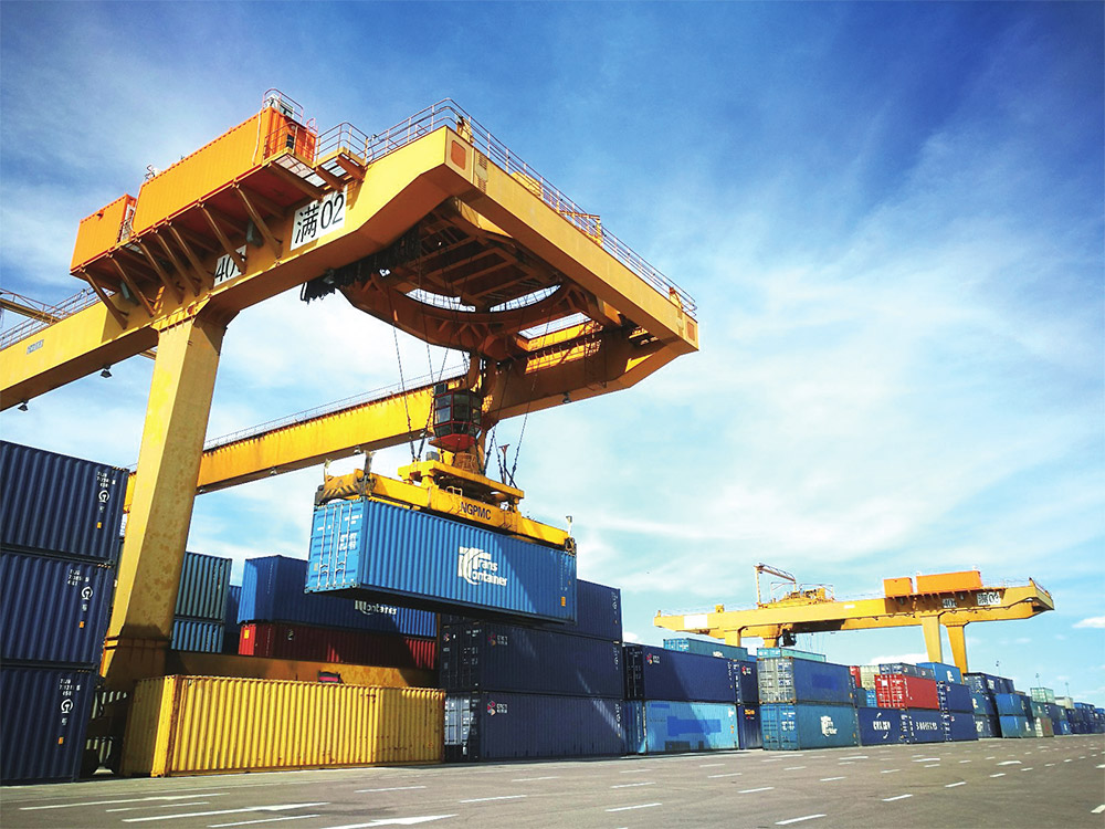 滿洲里國際物流產(chǎn)業(yè)園區(qū)穩(wěn)步發(fā)展截至目前,滿洲里國際物流產(chǎn)業(yè)園區(qū)已引進(jìn)企業(yè)30余家,建設(shè)項目20多項,累計完成投資40余億元。