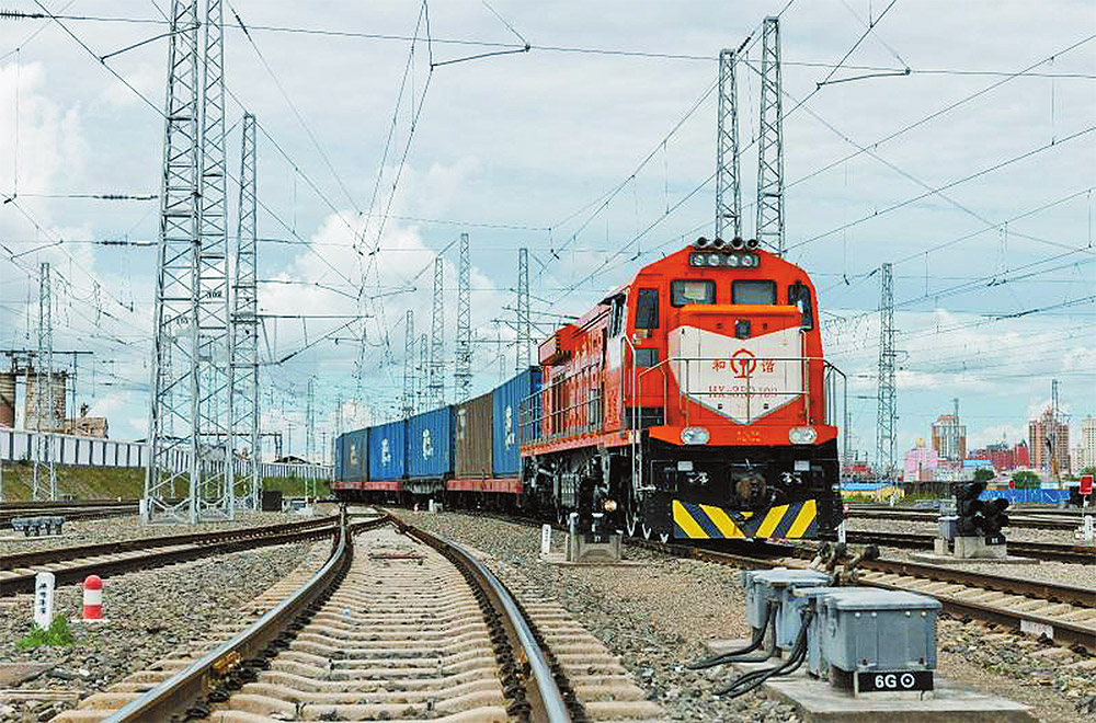 滿洲里海關(guān):讓班列跑出中國速度憑借獨特的地緣優(yōu)勢和良好的基礎(chǔ)設(shè)施,滿洲里口岸已經(jīng)成為了亞歐國際聯(lián)運的“新通道”。