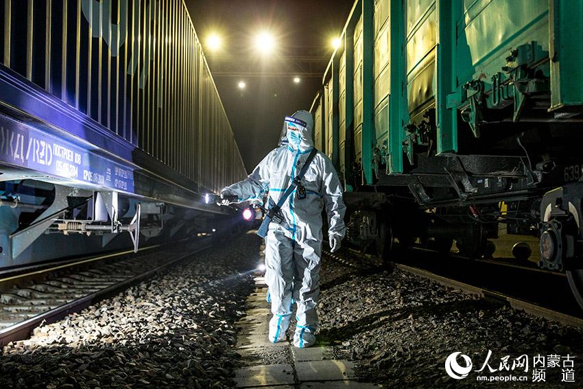 B뾳߅zվ(zh)񾯌ҹgͨP(gun)܇M(jn)܇wz顣i ܔz