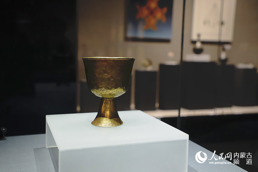 元代荷花紋高足杯。人民網 趙夢月攝