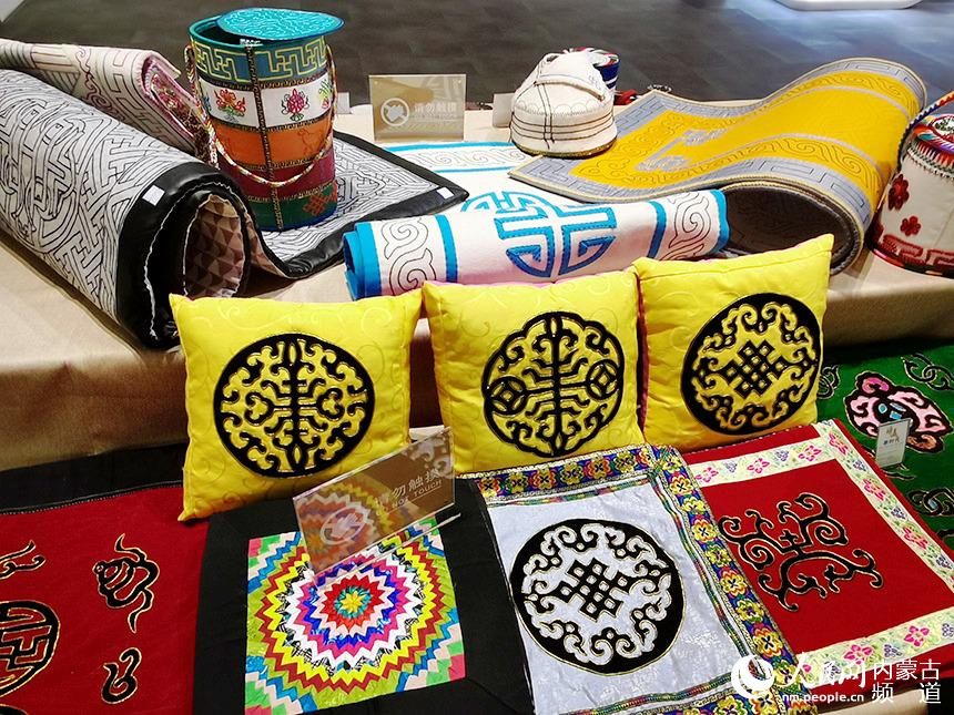 精致的繡品。人民網 王慧攝