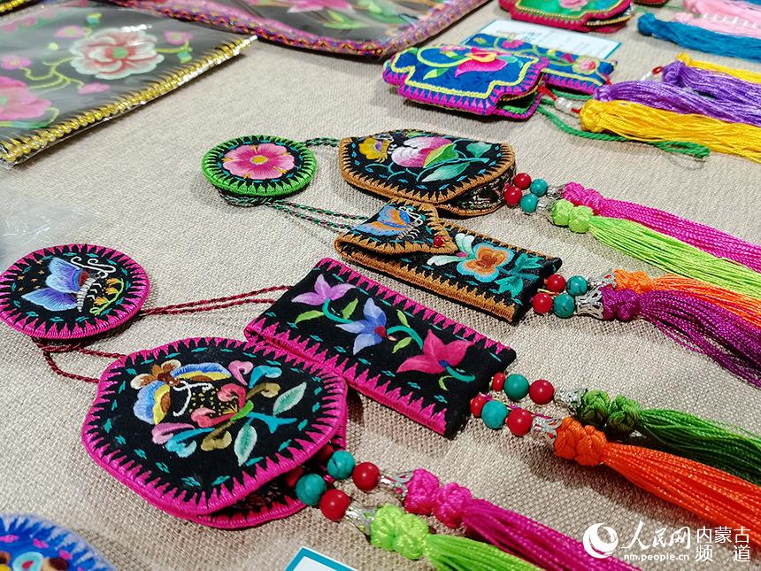 繡品展示。人民網 王慧攝