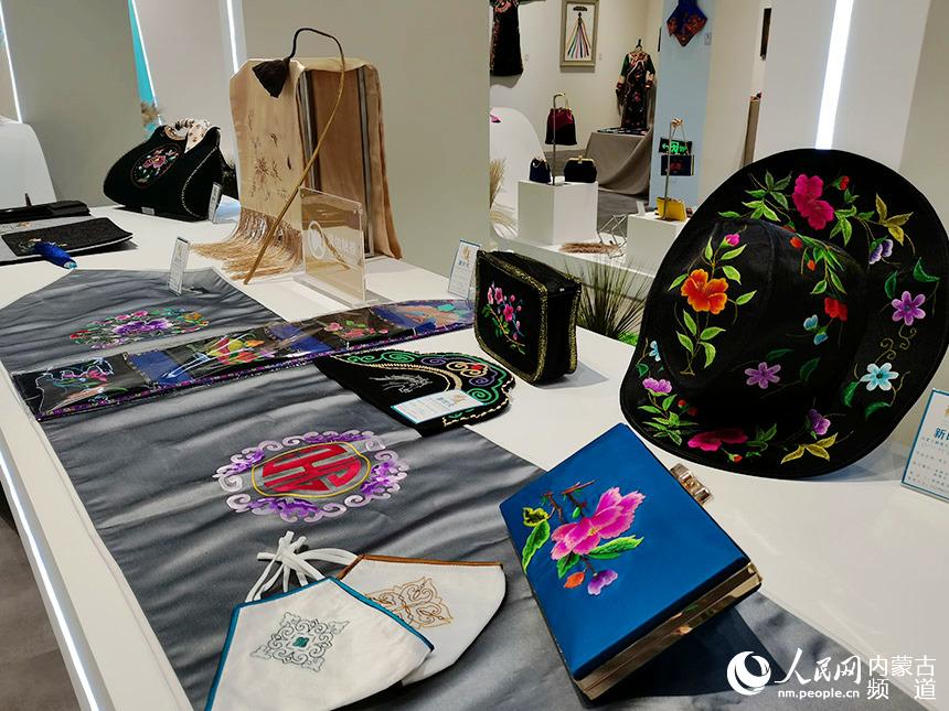 美麗的繡品。人民網 王慧攝