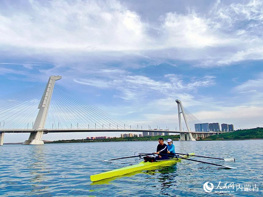 市民體驗賽艇。王詩潼攝