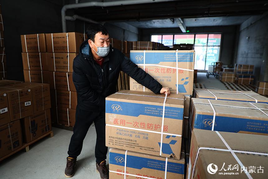 防疫物資保障工作正在有條不紊地進行。王化勇攝
