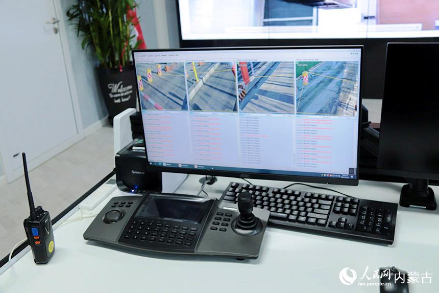 G7西部陸港調度室車輛門控監視屏。人民網 劉藝琳攝