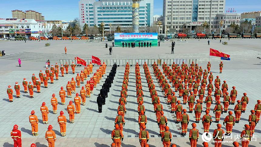 “預防火災、珍愛生命、守護北疆”暨第十次“百車千人萬里行”保護生態聯合行動啟動。張蒙攝