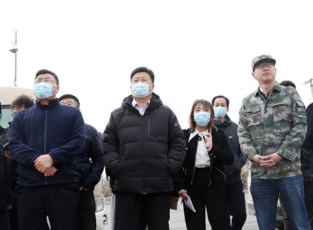 楊杰實(shí)地調(diào)研拆圍透綠開展情況4月10日，區(qū)委書記楊杰深入建設(shè)街道、靠山街道各責(zé)任分工點(diǎn)位，實(shí)地調(diào)研拆圍透綠工作開展情況。【詳細(xì)】 