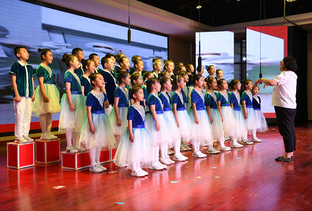 土左旗舉行“六一”慶祝大會(huì)