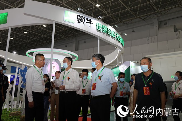 專家、學者交流經(jīng)驗。杜兆俠攝