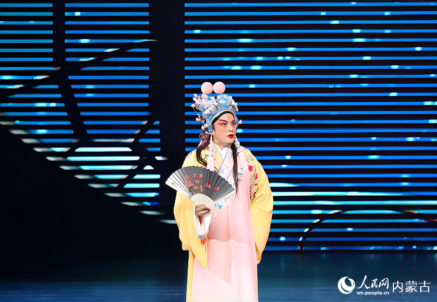 川劇《問病逼宮（選段）》 表演者：王超。實習生宋雪攝