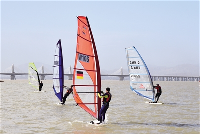 烏海湖受到各類賽事活動青睞。郝飚 攝