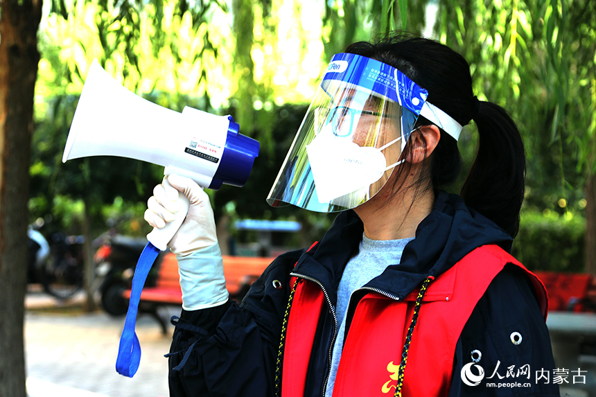 志愿者助力核酸檢測。李富攝