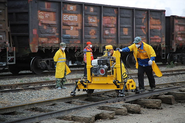 圖3:2022年6月27日,二連站擴能改造施工工程有序施工。