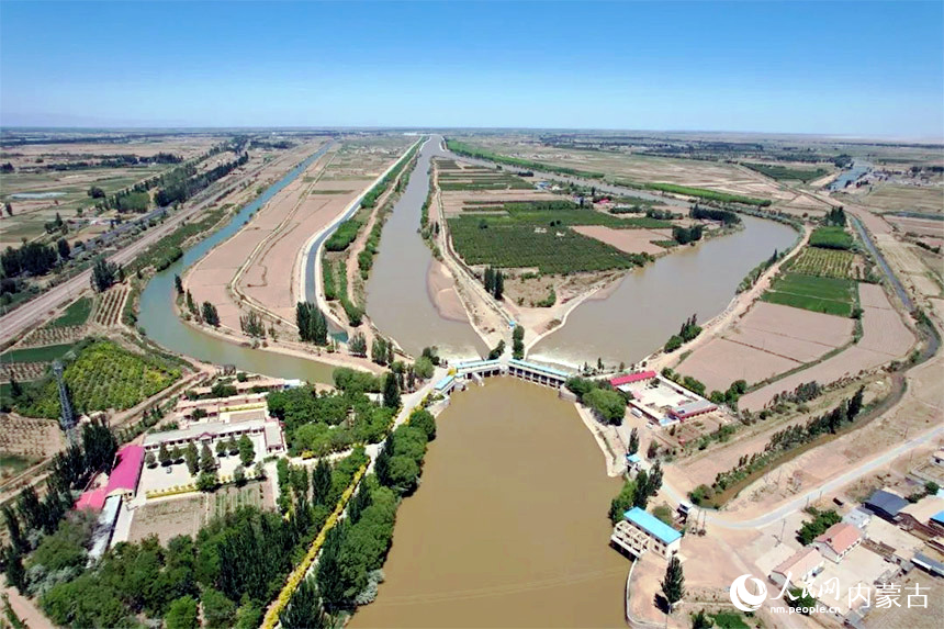 總干渠第一分水樞紐。齊鴻雁攝