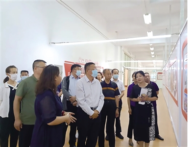 8月17日,自治區市場監管局局長白清元一行赴包頭市調研指導服務綠色特色優勢產業高質量發展工作。