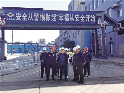 　烏海市工信局深入開發區開展“五個大起底”督察整改工作。佚名 攝