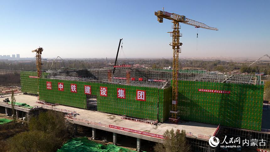 烏海海勃灣站站房建設現場作業。中國鐵路呼和浩特局供圖