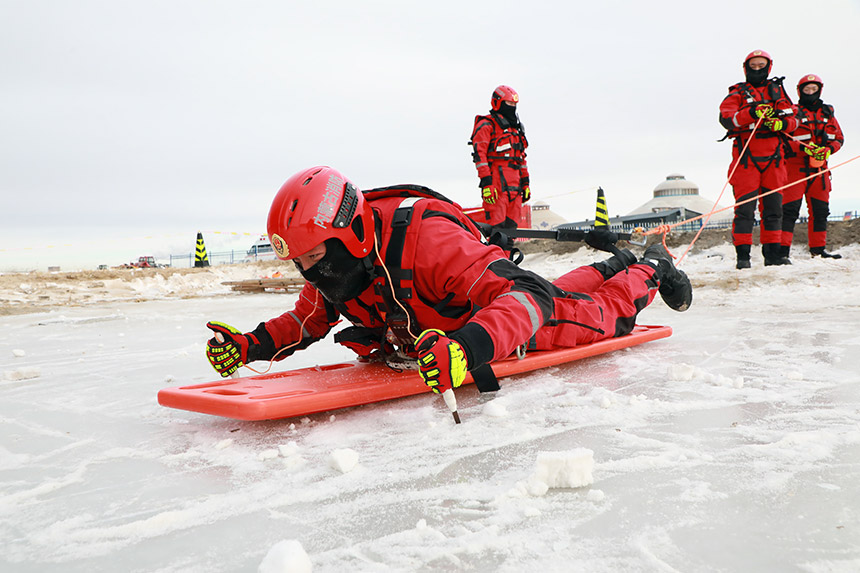錫林郭勒消防開展低溫雨雪冰凍災害應急救援實戰拉動演練