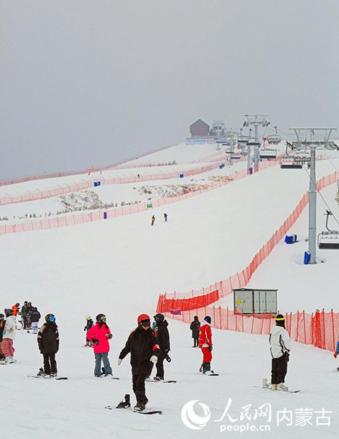 呼和浩特馬鬃山滑雪場。呼和浩特市文化旅游廣電局供圖