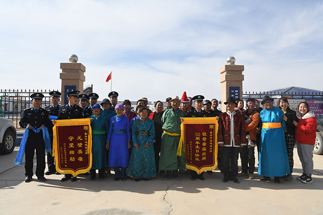 群眾為派出所送來錦旗。