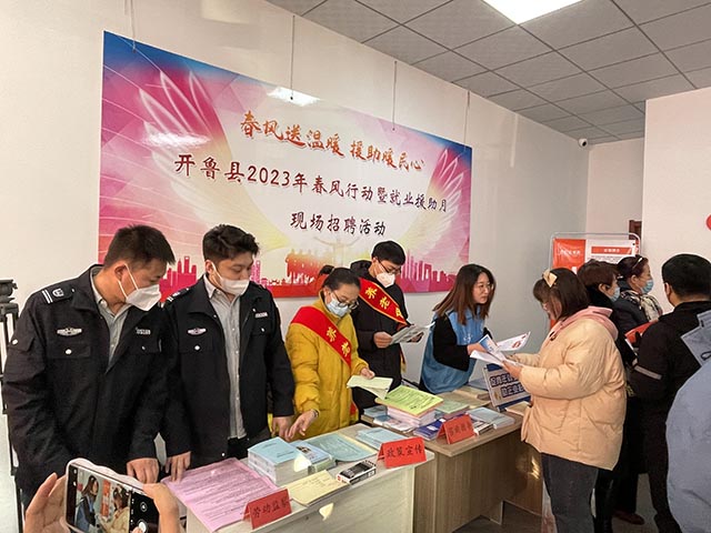 為求職者提供政策咨詢、就業指導、權益維護等服務。宋樂攝