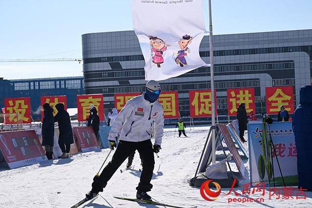 啟動(dòng)儀式現(xiàn)場(chǎng)舉辦全民健身賽事活動(dòng)。人民網(wǎng) 劉藝琳攝