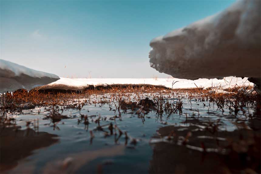 冰消雪融，河水潺潺。欣坤達來攝