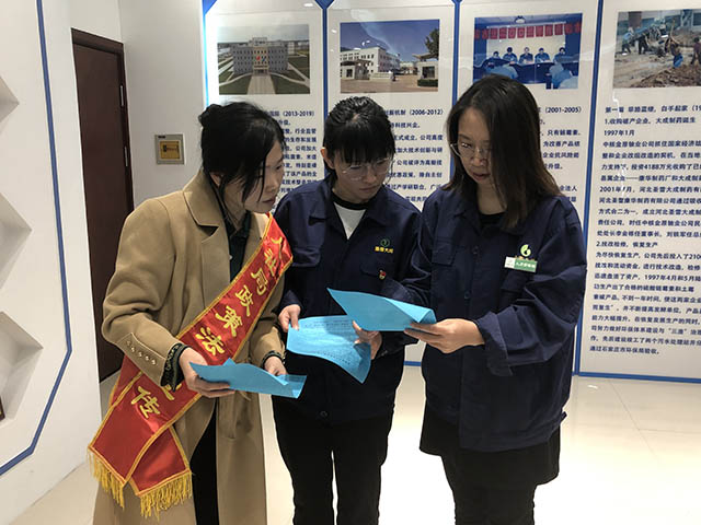 開魯縣人社局開展“送政策、解難題、優服務”活動。萬麗麗攝