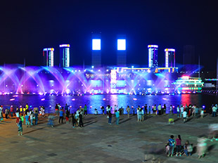 夜幕下的烏蘭木倫湖區