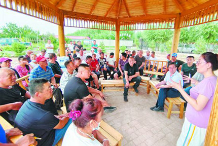 鄉土人才助力鄉村振興　　近年來，科左中旗著力發展壯大鄉土人才隊伍，鼓勵能力強、思路活、眼界寬的優秀鄉土人才帶頭發展特色產業，讓活躍在田間地頭的“土專家”“新農人”成為鄉村振興的領頭雁，推動產業發展，帶領農民致富。【詳細】 