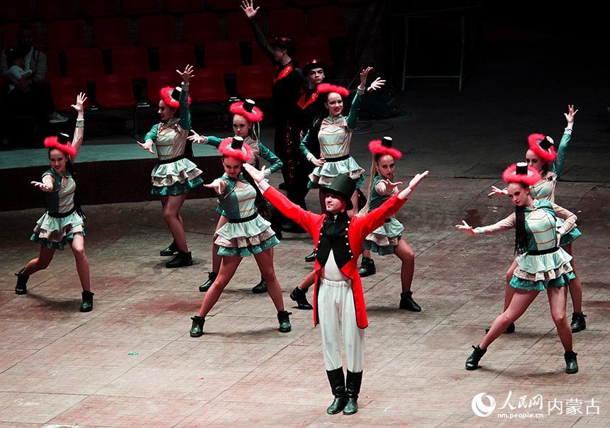 滿洲里市套娃廣場表演。呂昊俊攝