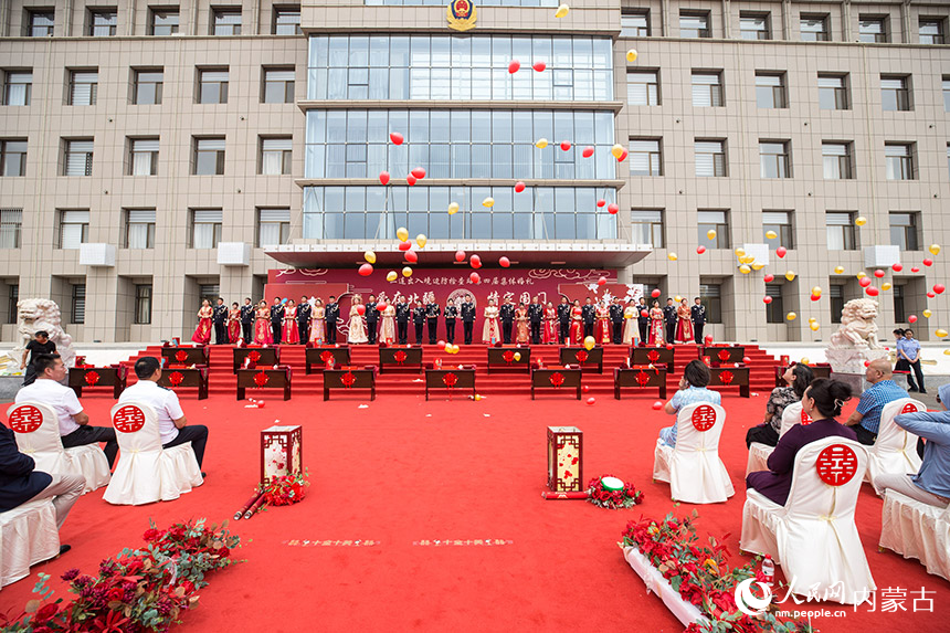 “愛在北疆 情定國門”集體婚禮現場。楊金燁攝