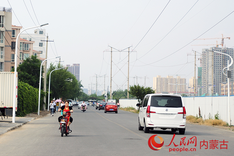 安裝完成的路燈。人民網記者 趙夢月攝