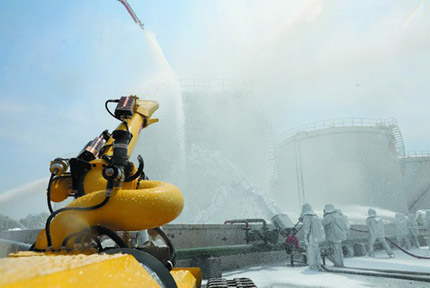 通遼市舉行跨區域化工滅火救援實戰拉動演練　　7月2日，通遼市舉行跨區域化工滅火救援實戰拉動演練，自治區化工滅火救援編隊驗收工作組到場指導。【詳細】 