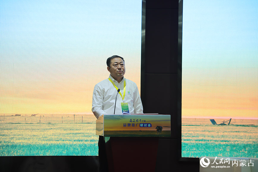 通遼市農牧投資發展集團有限公司董事長張冬欣介紹通遼肉牛產業品牌發展建設推廣情況。人民網記者 趙夢月攝