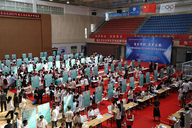 “百日沖刺 筑夢起航”就業雙選會現場。婁閣攝