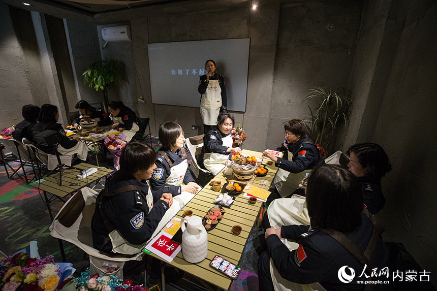 女民警李嘉欣分享自己的成長和進步,傳遞對彼此的美好祝福。郭鵬杰攝