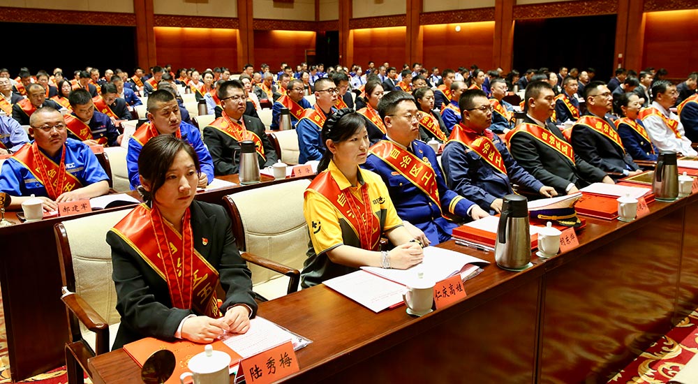 自治區(qū)慶祝“五一”國際勞動(dòng)節(jié)暨自治區(qū)五一勞動(dòng)獎(jiǎng)表彰大會(huì)召開