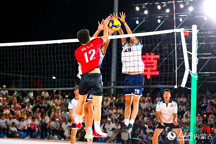 雙人攔網。人民網記者 李睿攝