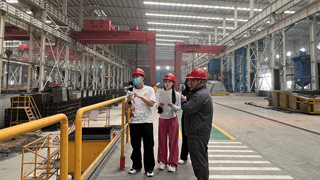 走進(jìn)龍馬企業(yè)直播帶崗。