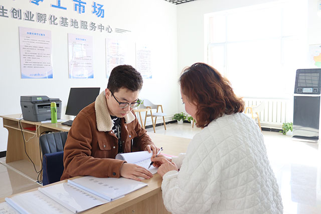 庫(kù)倫旗零工市場(chǎng)求職登記。