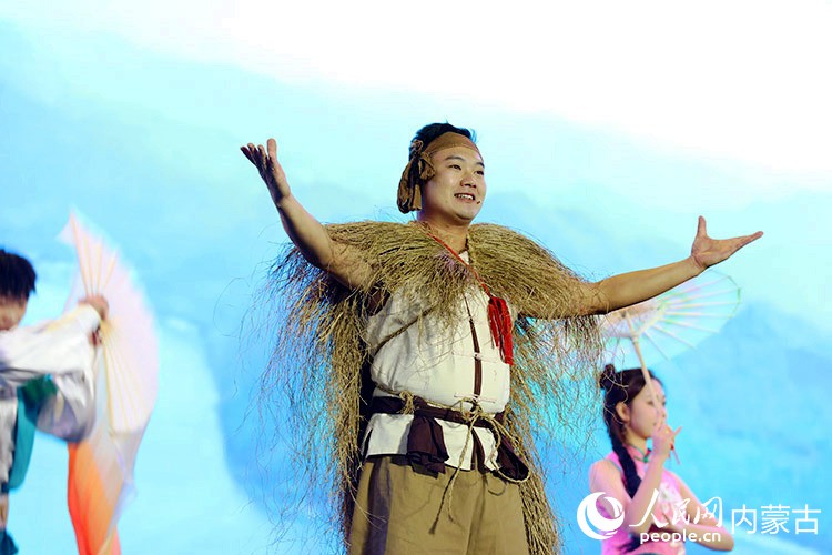 開幕式現(xiàn)場(chǎng)演出。人民網(wǎng)記者 齊浩男攝