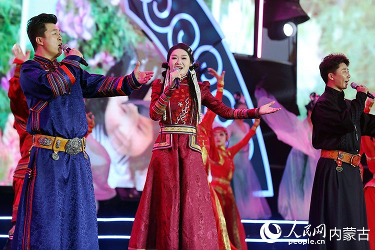 開幕式現(xiàn)場(chǎng)演出。人民網(wǎng)記者 齊浩男攝