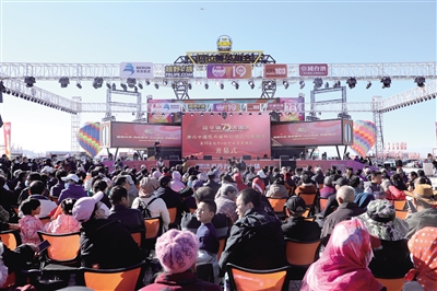 第二十屆巴丹吉林沙漠文化旅游節、第19屆“越野e族”阿拉善英雄會在阿拉善右旗巴丹吉林鎮啟幕。