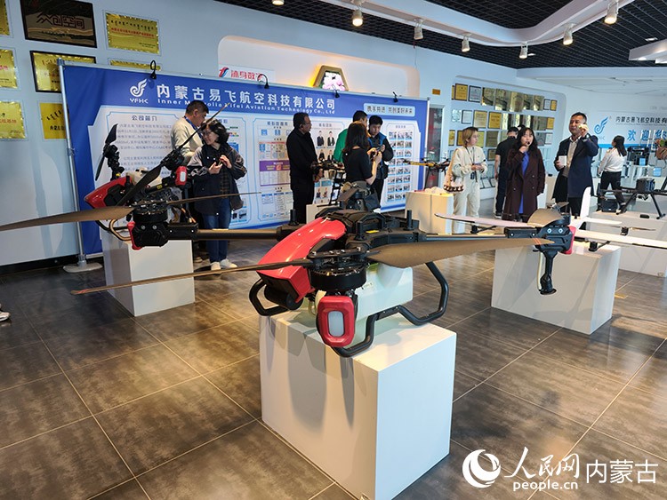展廳內展示的無人機。人民網記者 趙夢月攝