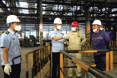 “八大行動”中對工貿企業進行檢查指導。