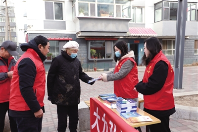 進社區宣傳應急知識,人人都是“應急人”。