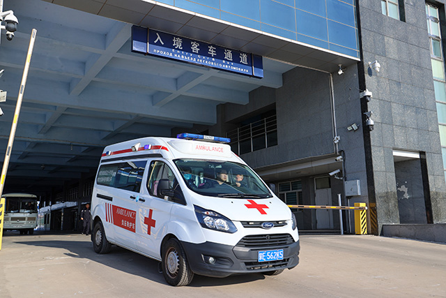 中方救護車駛離滿洲里口岸