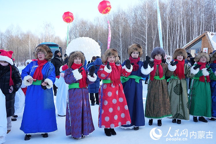 活動現場載歌載舞。人民網記者 趙夢月攝